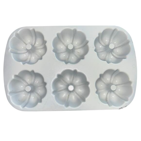 Nordic Ware Classic Mini 6 Bundt Cake Pan Muffin Heavy Aluminum Made in USA - Picture 4 of 8